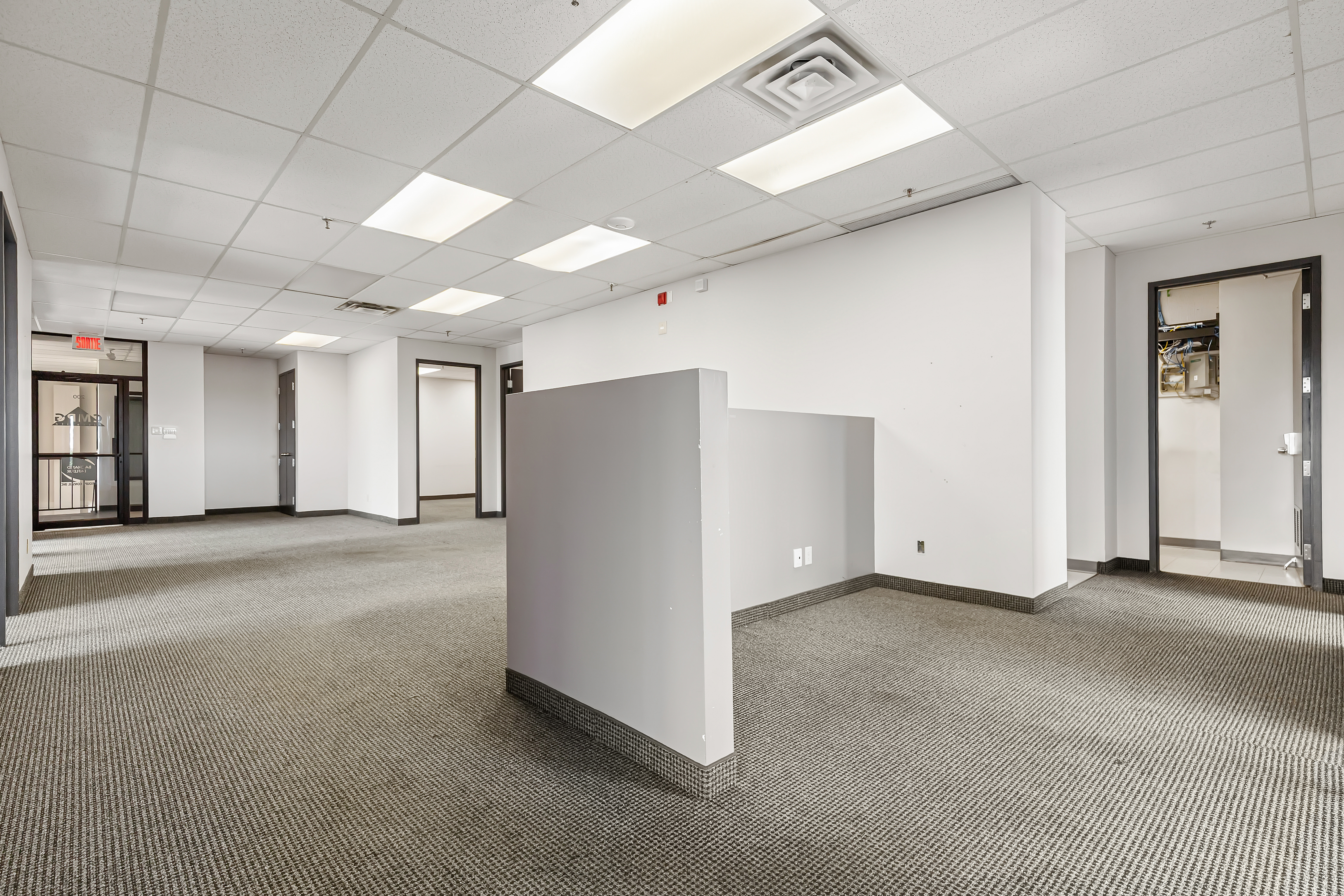 06_200_151 Bd de Mortagne, Boucherville.jpg